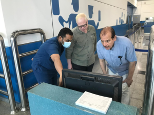 نائب وزير الصحة يتفقد الحجر الصحي بمطار القاهرة ويتابع إجراءات استقبال الحجاج والقادمين
