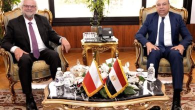 الحفني يبحث مع سفير بولندا لدى جمهورية مصر العربية سبل تعزيز الحركة الجوية والسياحية بين البلدين