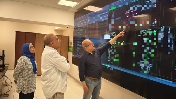 وزير الكهرباء والطاقة المتجددة يتفقد شركة شمال القاهرة لتوزيع الكهرباء ويتابع انتظام العمل وجودة الخدمات المقدمة خلال فترة عيد الأضحى