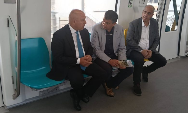 الوزير يستقل المونوريل من محطة المستثمرين بالقاهرة الجديدة متوجهًا إلى عمله بوزارة النقل بالعاصمة الجديدة