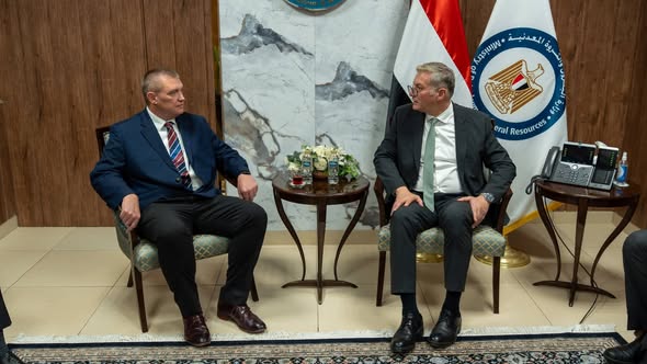 بدوي يستقبل نائب رئيس إكسون موبيل العالمية للزيوت والوفد المرافق له