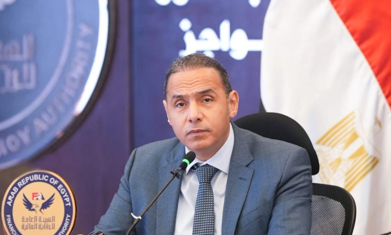 الدكتور إسلام عزام
