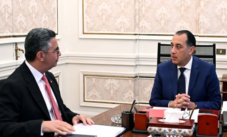 رئيس الوزراء يتابع مع وزير التموين عدداً من ملفات العمل