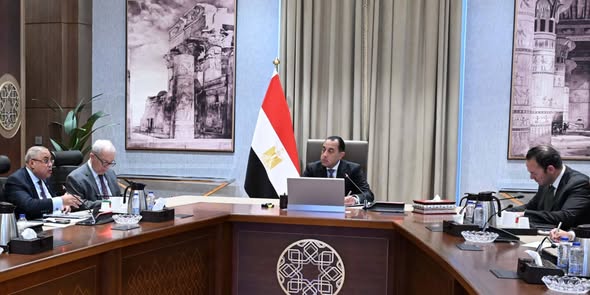 رئيس الوزراء يستعرض التقرير ربع السنوي الأول لوحدة الشركات المملوكة للدولة