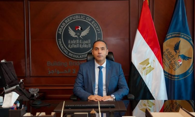 ضم الدكتور إسلام عزام رئيس الرقابة المالية إلى مجلس إدارة هيئة الاستثمار