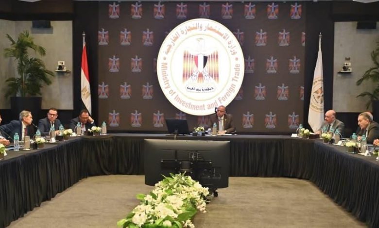 فريد يعقد اجتماعًا موسعًا مع مجلس إدارة الاتحاد العام للغرف التجارية لبحث تعزيز الصادرات المصرية وتحسين تنافسية المنتج الوطني