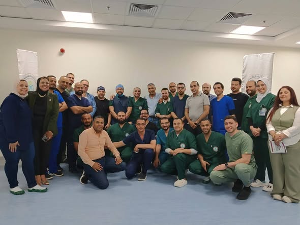 نجاح إجراء أول عملية لإصلاح الصمام الميترالي بالقسطرة باستخدام تقنية “Mitral Clip – TEER” بمجمع الفيروز الطبي بجنوب سيناء