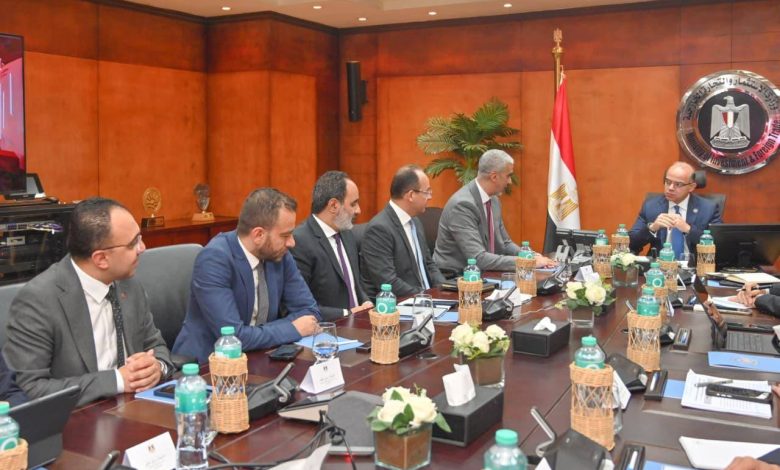 وزير الاستثمار والتجارة الخارجية يبحث مع قيادات ڤودافون تسريع التحول الرقمي لتعزيز تنافسية الاستثمار والتجارة