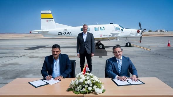 وزير البترول يشهد التوقيع بالأحرف الأولى على عقد المسح الجوي الشامل لثروات مصر التعدينية