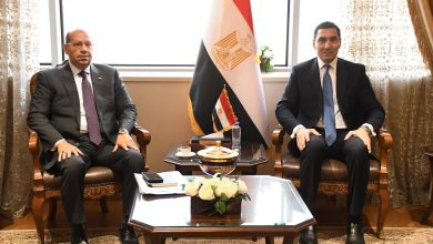 وزير الشباب والرياضة يلتقي رئيس اللجنة الأولمبية