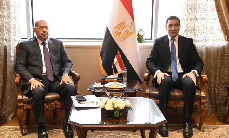 وزير الشباب والرياضة يلتقي رئيس اللجنة الأولمبية