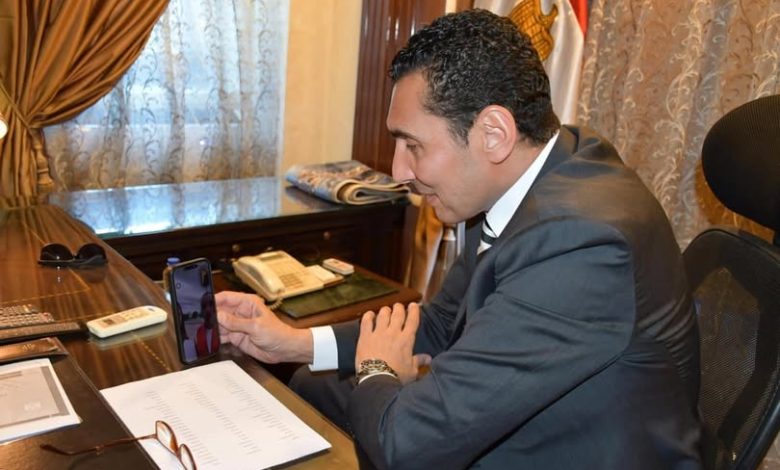 وزير الشباب والرياضة يُجري اتصالاً هاتفياً باللاعبة جنا الجندي بعد تتويجها ببرونزية كأس العالم للخماسي الحديث ببلغاريا