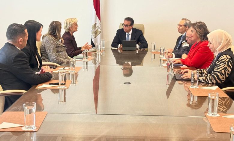 وزير الصحة يبحث مع نوفارتس وباير تعزيز صحة القلب في مصر