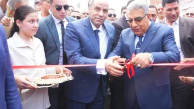 وزير العمل والمحافظ يفتتحان وحدة تدريب مهني متنقلة بقرية “طيبة” بنبروه