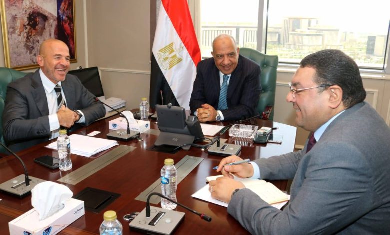 وزير الكهرباء يتابع مع مجموعة إنكوم مستجدات وآليات توفير الطاقة الكهربائية اللازمة لإقامة مشروع مركز عالمي للبيانات