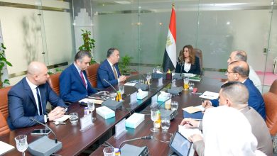 وزيرة التنمية المحلية والبيئة تبحث مع عدد من الشركات تطوير وحوكمة منظومة النقل الجماعي