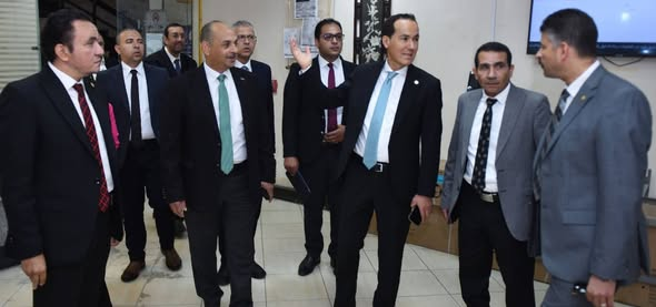 رئيس هيئة الاستثمار يواصل جولاته الميدانية ويتفقد مركز خدمات المستثمرين بمدينة العاشر من رمضان لمتابعة كفاءة الخدمات المقدمة للمستثمرين