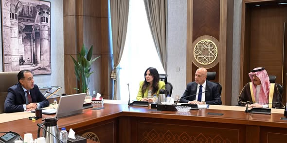 مدبولي يلتقي مسئولي شركة "أكوا باور" لمناقشة أطر التعاون في تنفيذ مشروعات تحلية مياه البحر