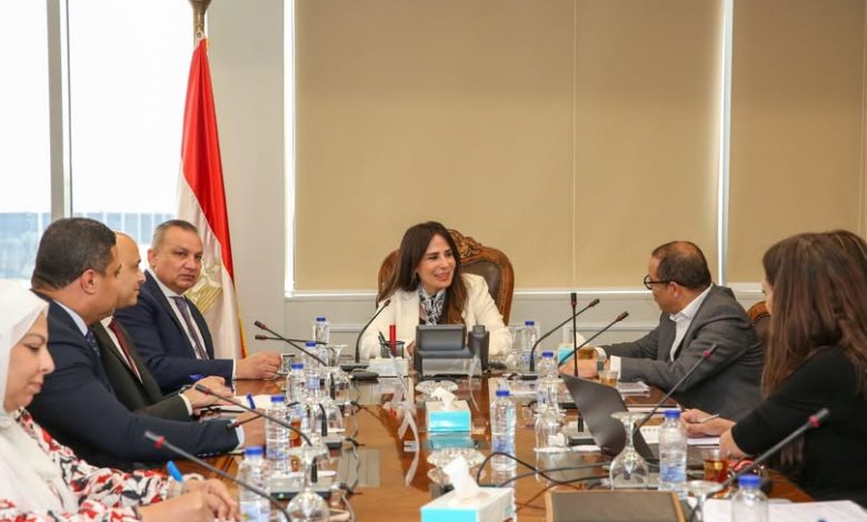 وزيرة الإسكان تبحث مع مسئولي شركة الكازار للتطوير العقاري مقترح إنشاء مشروع “أوت ليت” تجاري بنطاق مدن شرق القاهرة