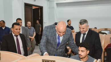 عبد الباري يتفقد امتحانات كليتي التمريض والطب البيطري ويؤكد توفير بيئة امتحانية داعمة تضمن راحة الطلاب وانضباط اللجان