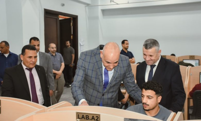 عبد الباري يتفقد امتحانات كليتي التمريض والطب البيطري ويؤكد توفير بيئة امتحانية داعمة تضمن راحة الطلاب وانضباط اللجان