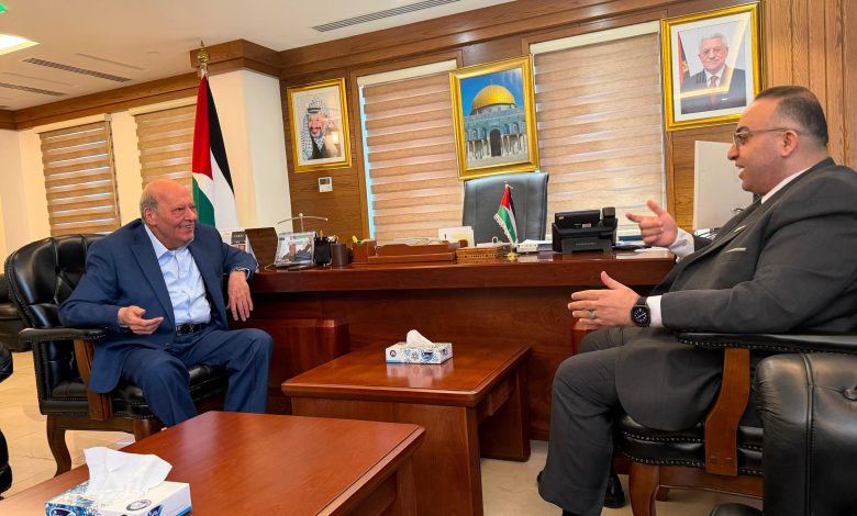 أحمد ناصر الصوير يبحث مع السفير الفلسطيني بالأردن آفاق الاستثمار الوطني ودعم صمود غزة