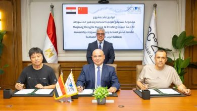 جمال الدين يشهد توقيع عقد مشروع "Zhejiang Hongda" الصينية لصناعة وتجهيز المنسوجات بالقنطرة غرب