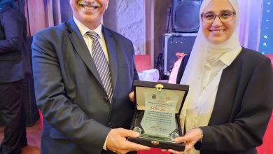 تكريم الإعلامية عبير سلامة ومنحها درع المؤتمر العلمي الدولي الثالث قضايا المرأة في عيون المجتمع