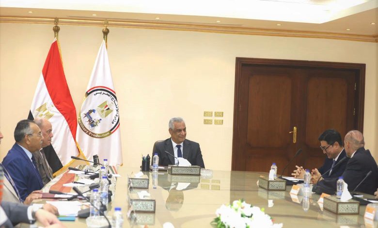 جمبلاط يبحث مع ممثلي بونجسان الكورية الجنوبية فرص الشراكة وتوطين التكنولوجيات الحديثة داخل شركات الإنتاج الحربي