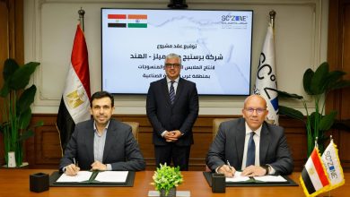 رئيس اقتصادية قناة السويس يشهد توقيع عقد مشروع شركة برستيج دينم ميلز الهندية