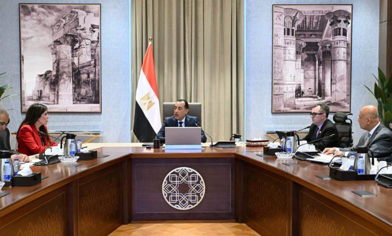 رئيس الوزراء يتابع جهود تنفيذ الخطة الاستراتيجية لتحلية مياه البحر