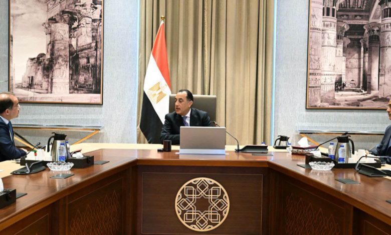 رئيس الوزراء يتابع مع وزير المالية عددًا من ملفات العمل
