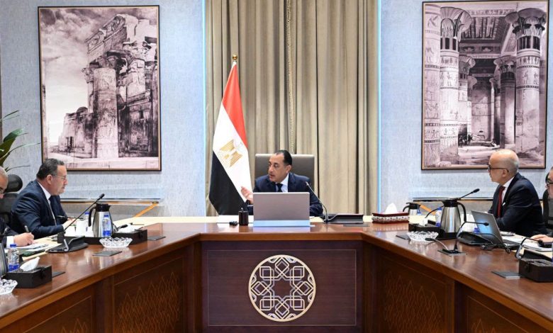 رئيس الوزراء يستعرض الموقف التنفيذي لمشروع المدينة الطبية لجامعة عين شمس
