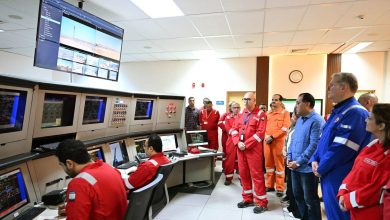رئيس الوزراء يتفقد مجمع "إدكو" للغاز الطبيعي المُسال