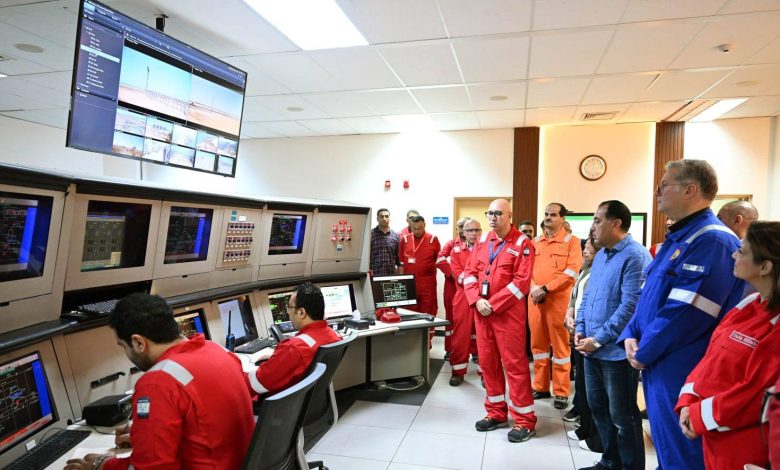رئيس الوزراء يتفقد مجمع "إدكو" للغاز الطبيعي المُسال