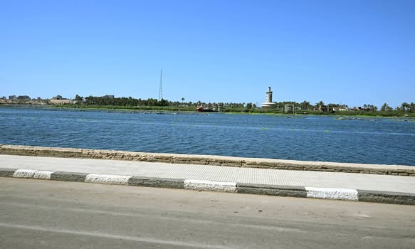 رئيس الوزراء يستعرض أعمال تطوير كورنيش مدينة رشيد