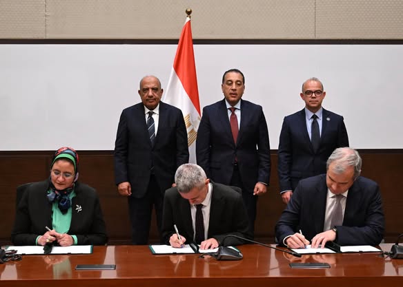 رئيس الوزراء يشهد توقيع اتفاقيتي الاستثمار والتشغيل وشراء الطاقة لمحطة طاقة رياح جبل الزيت قدرة 580 ميجاوات بقيمة استثمارية 420 مليون دولار