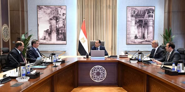 رئيس الوزراء يعقد اجتماعاً لبحث التوسع في إنشاء عدد من محطات الثروة الحيوانية الحديثة