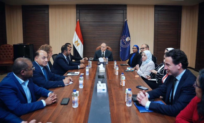 رئيس هيئة الدواء المصرية يبحث مع وفد من الشركات الدنماركية فرص التعاون والاستثمار في مجال الأجهزة والمستلزمات الطبية
