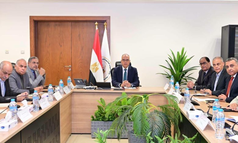 سويلم يتابع موقف إيراد نهر النيل وتداعيات الظواهر المناخية العالمية (النينيو) على الموارد المائية