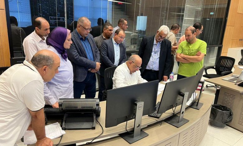عصمت يتابع سير العمل في المركز القومي للتحكم في الطاقة