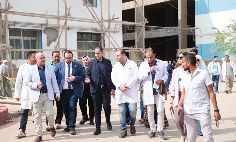 نائب وزير الصحة يتفقد المنشآت الصحية بالشرقية ويوجه بتوفير كرسي أسنان بمركز طبي منيا القمح وصرف مكافأة للمتميزين