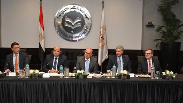 وزراء الاستثمار والصناعة والمالية والتخطيط والعمل والسياحة يبحثون مع البنك الدولي محاور الخطة التنفيذية لاستراتيجية الاستثمار الأجنبي المباشر
