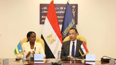 وزير الاتصالات وتكنولوجيا المعلومات يبحث مع وزيرة تكنولوجيا المعلومات والاتصالات والابتكار بجمهورية رواندا تعزيز التعاون بين البلدين