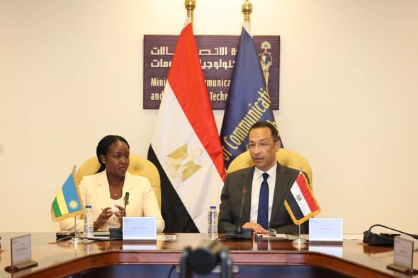 وزير الاتصالات وتكنولوجيا المعلومات يبحث مع وزيرة تكنولوجيا المعلومات والاتصالات والابتكار بجمهورية رواندا تعزيز التعاون بين البلدين