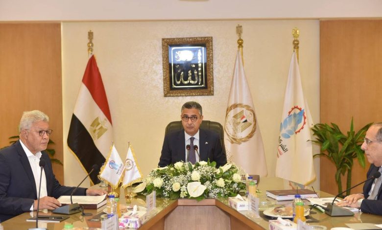 وزير التموين والتجارة الداخلية يترأس اجتماع الجمعية العامة للشركة القابضة للصناعات الغذائية
