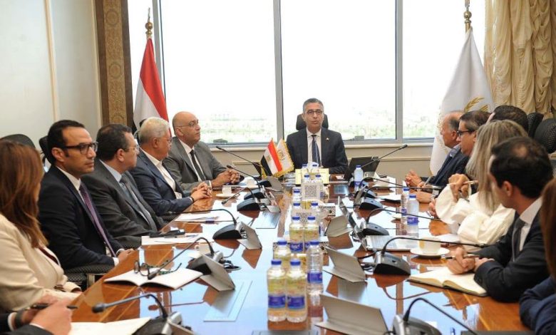 وزير التموين يجتمع مع جهاز تنمية المشروعات وسلسلة كازيون لبحث مجالات التعاون