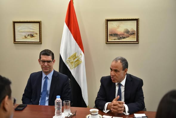 وزير الخارجية يلتقي ممثلي كبرى الصحف ووكالات الأنباء الكورية
