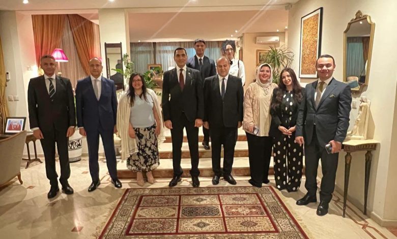 وزير الشباب والرياضة يلتقي وزير الشباب والثقافة والتواصل المغربي