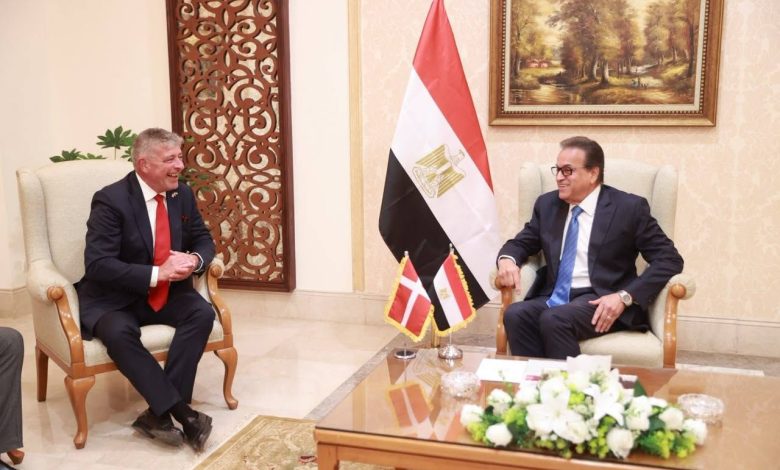 وزير الصحة يلتقي السفير الدنماركي لبحث تعزيز الشراكات في القطاع الصحي